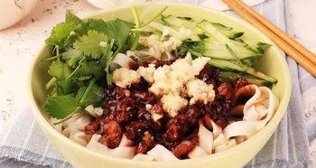 娱乐吃瓜酱天天吃面条,日日面条，天天吃瓜